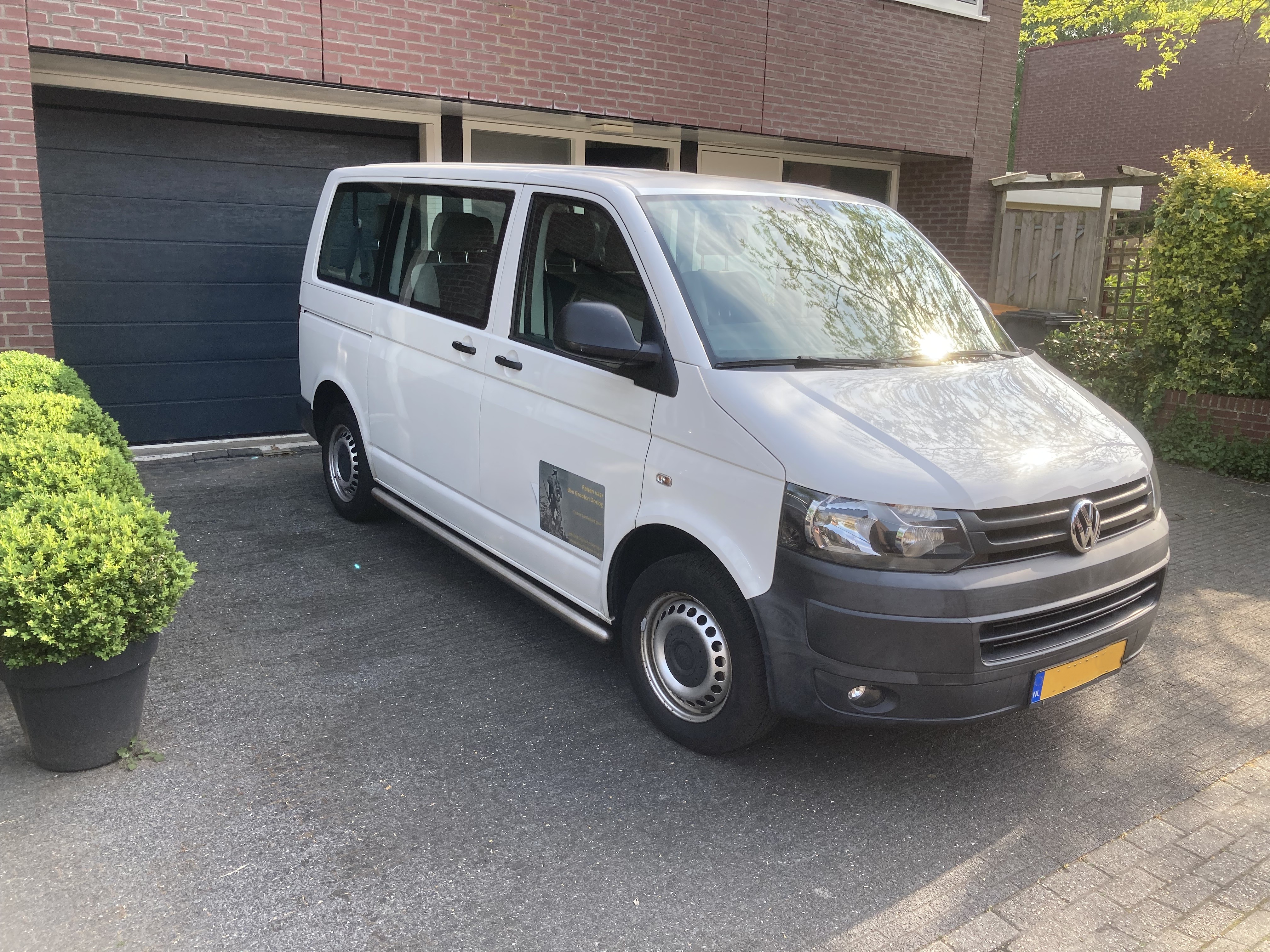 Afbeelding met voertuig, transport, Landvoertuig, buitenshuis
Door AI gegenereerde inhoud is mogelijk onjuist.